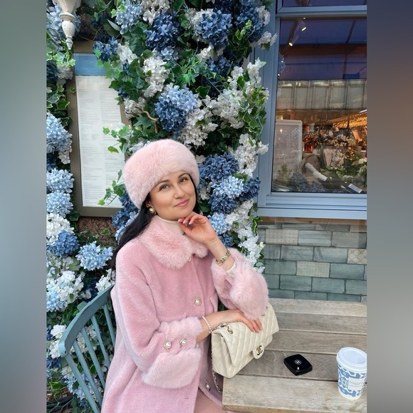 Meet your Posher, Bella - Picture 3 of 6